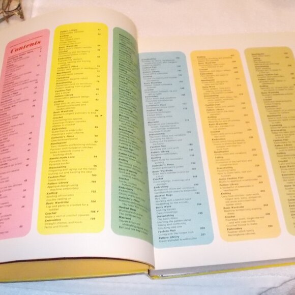 Golden Hands Volume 1 handicrafter book from 1973 - Picture 2 of 10